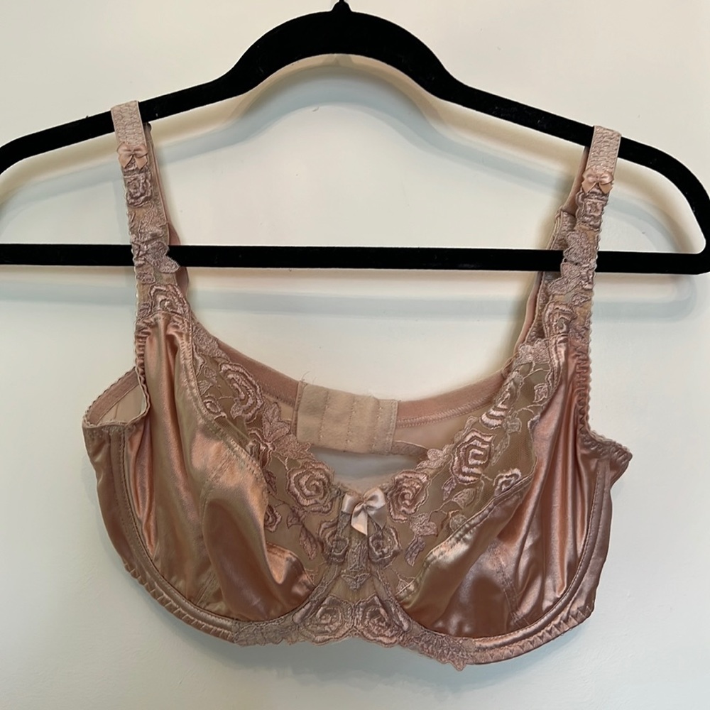 Fantasie lacy peach-coloured bra size 34E